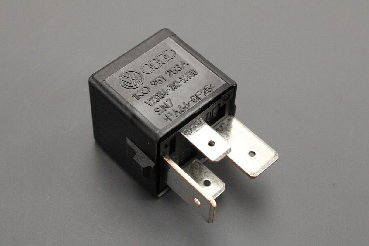 VW Golf MK5 Audi A3 TTRS R8 Skoda SEAT 04-15 12V relay 460 1K0951253A