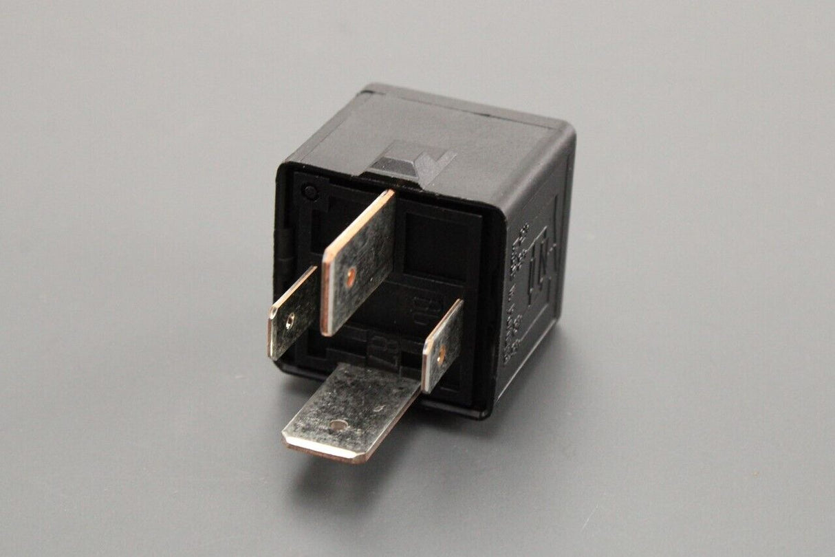 VW Golf MK5 Audi A3 TTRS R8 Skoda SEAT 04-15 12V relay 460 1K0951253A