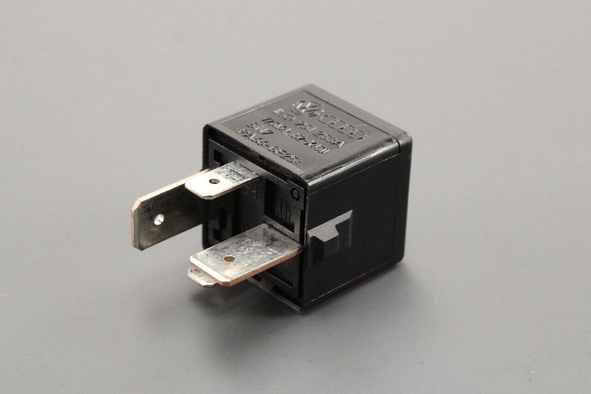 VW Golf MK5 Audi A3 TTRS R8 Skoda SEAT 04-15 12V relay 460 1K0951253A