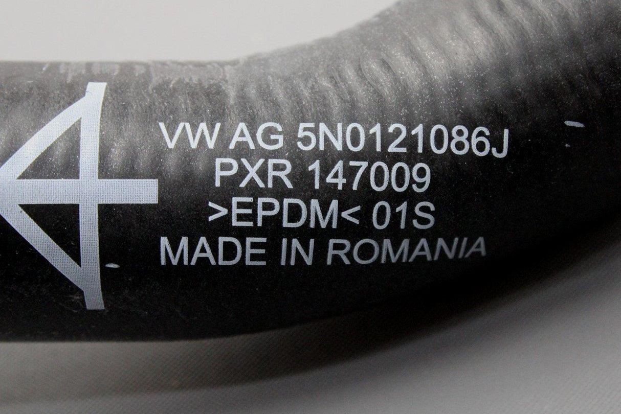 VW Tiguan Audi Q3 Skoda SEAT rubber coolant hose (2.0 TDI) 5N0121086J