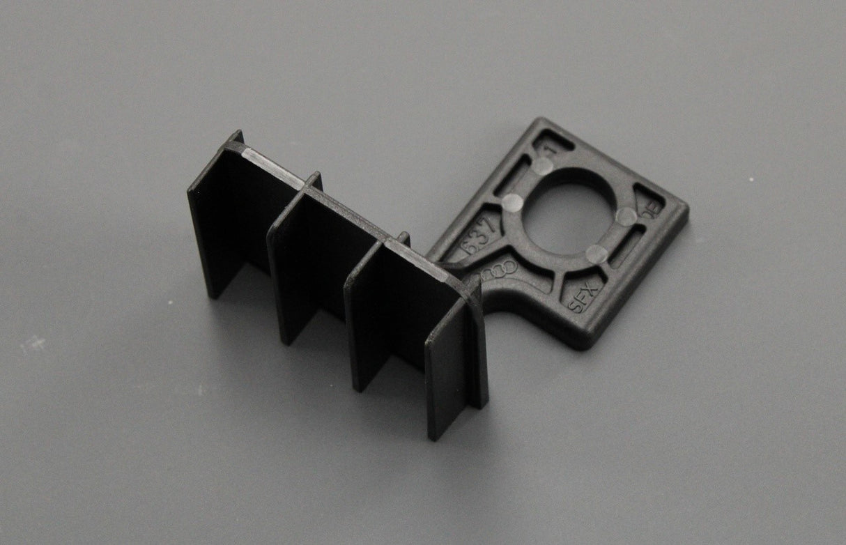 Audi TT TTS TTRS 2007-14 front wing retaining bracket (left) 8J0805637