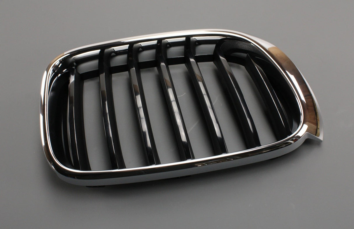 BMW X3 F25 X4 F26 front bumper grille trim (right) 51117338572