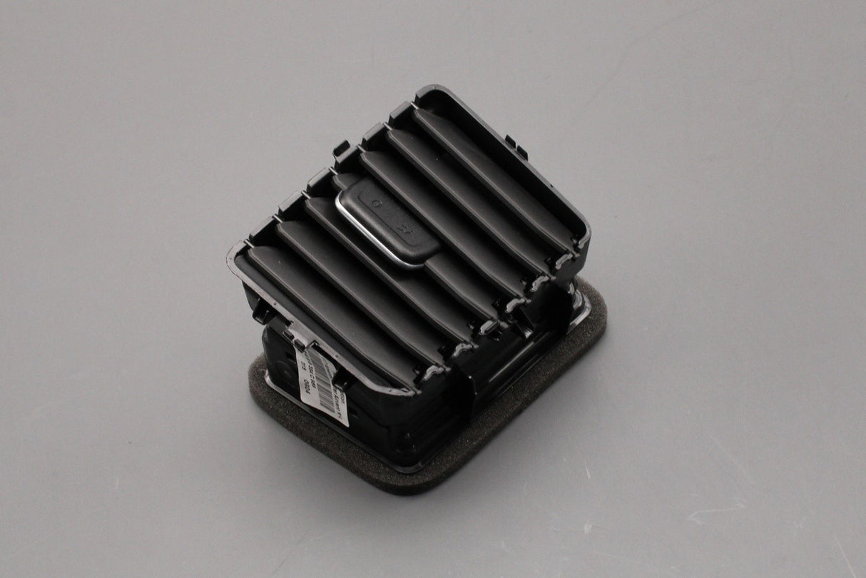 VW Amarok 2017-22 dashboard air vent (centre right) 2H6819384C 9B9