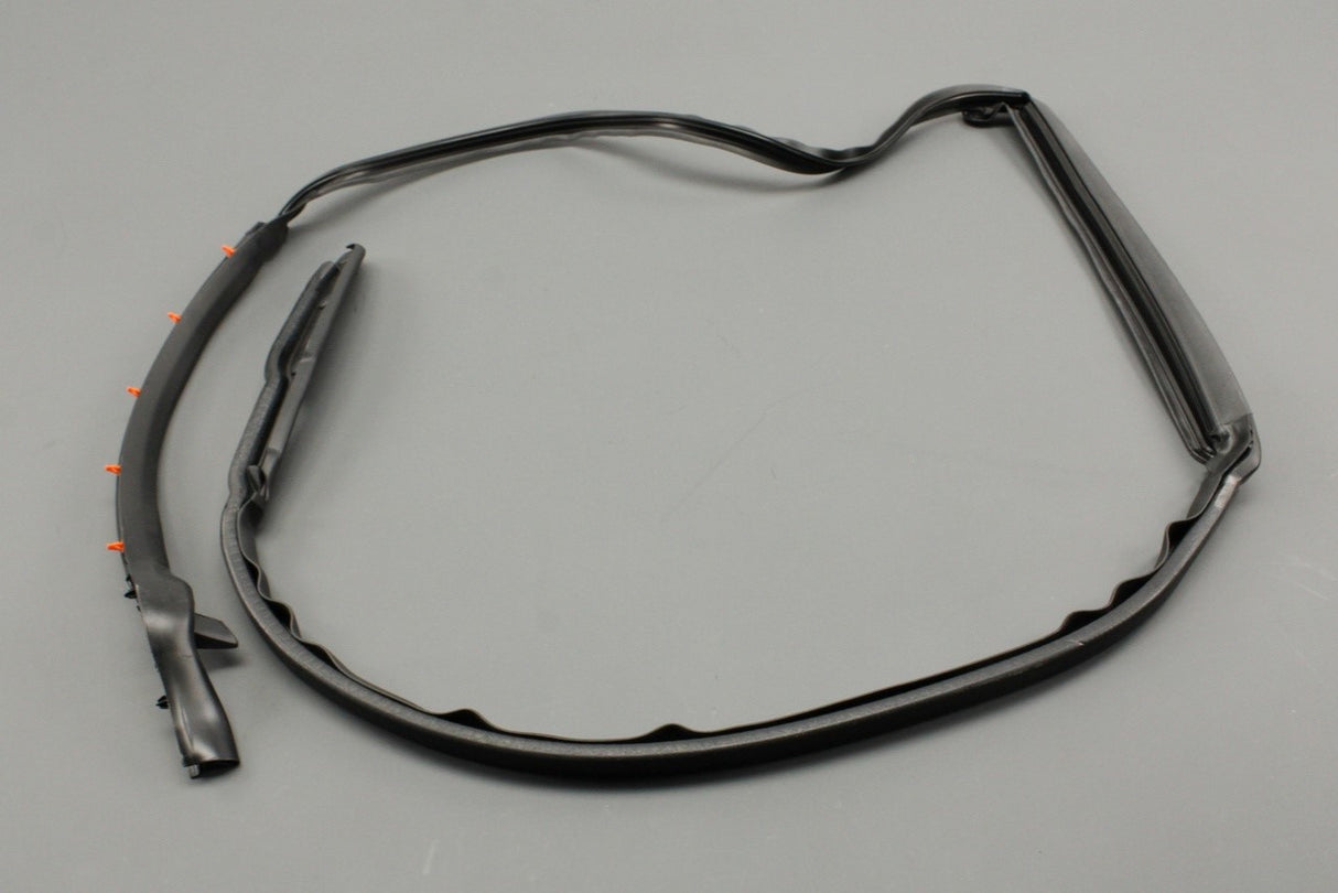 Range Rover Velar 2017-on rear upper door seal (right) LR143459