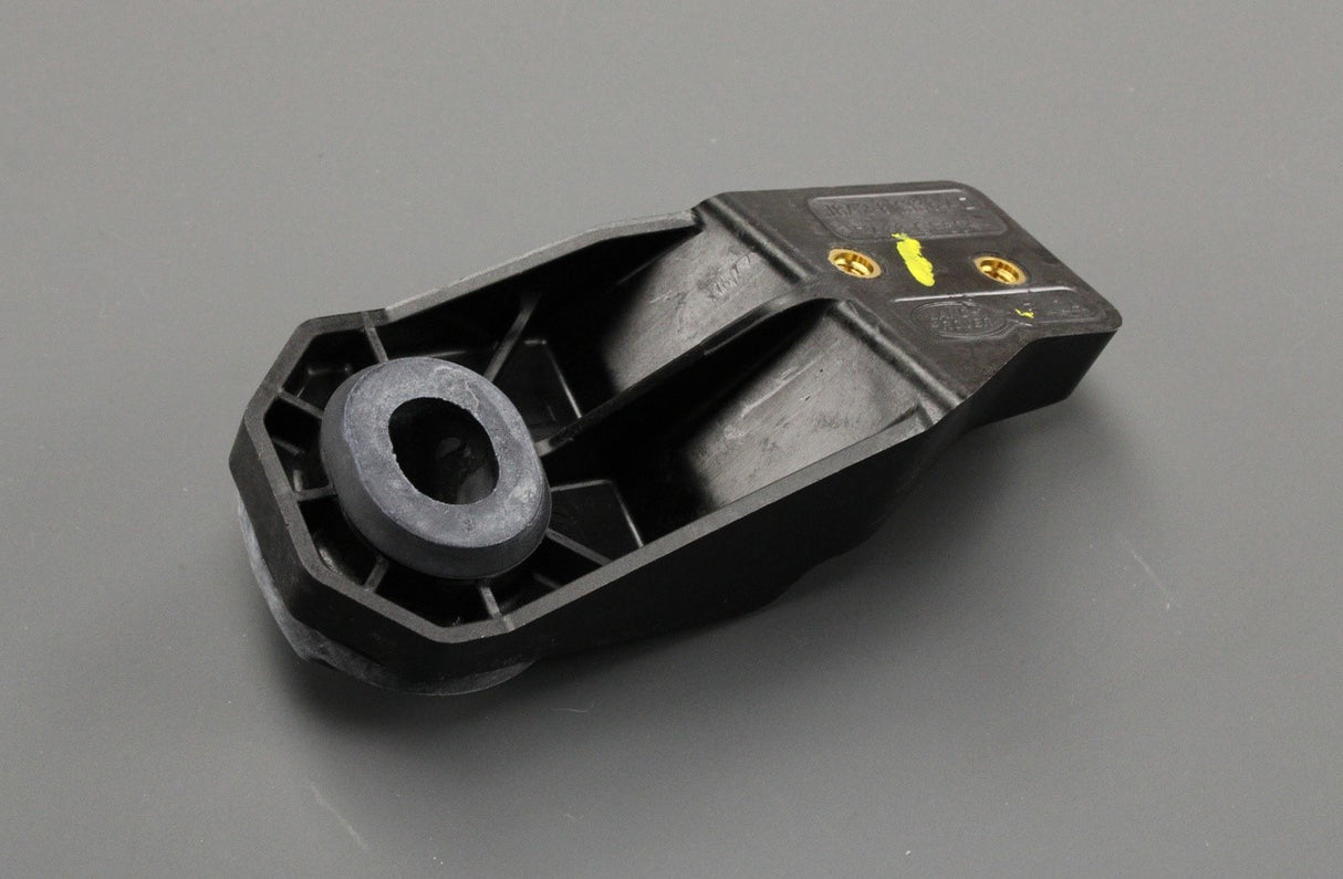 Range Rover Velar 2017-on upper radiator bracket (left) LR134919