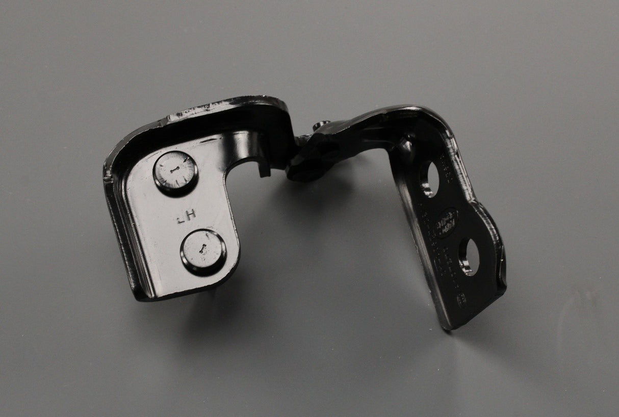 Land Rover Discovery 5 2017-on boot lid hinge (left) LR080294