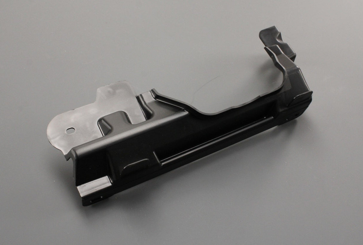 Land Rover Discovery 3 4 RR Sport bumper bracket (centre rear) DQG000073