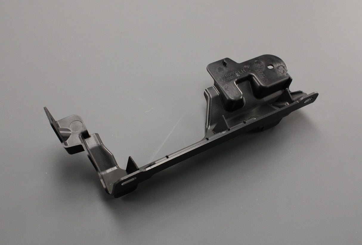 Land Rover Discovery 3 4 RR Sport bumper bracket (centre rear) DQG000073