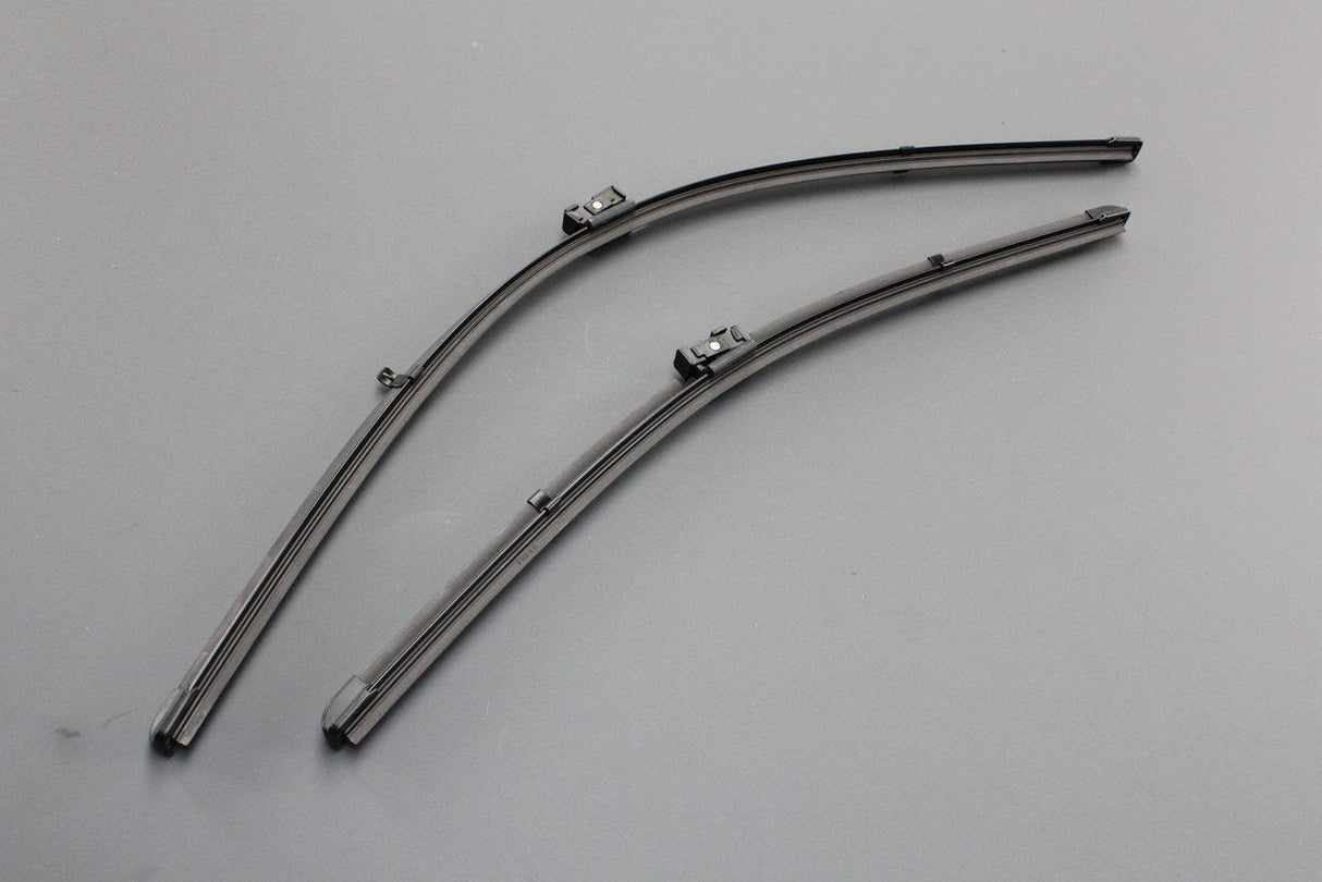 Audi Q7 Q8 RSQ8 front windscreen wiper blades set (RHD) 4M8998002C