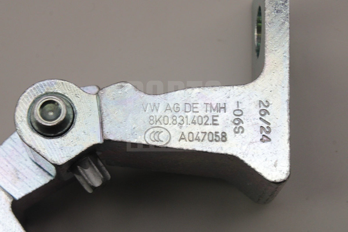 Audi A1 11-18 A4 08-15 A5 Q5 Skoda Octavia door hinge (right) 8K0831402E