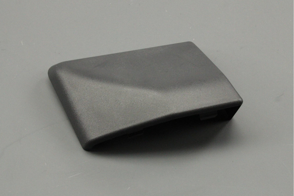 Land Rover Discovery 3 2005-2009 wheel arch moulding cap (rear) LR010625