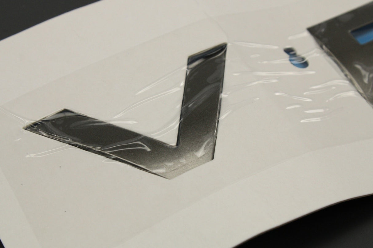 Land Rover Discovery Sport 2015-on 'VERY' bonnet emblem LR086209