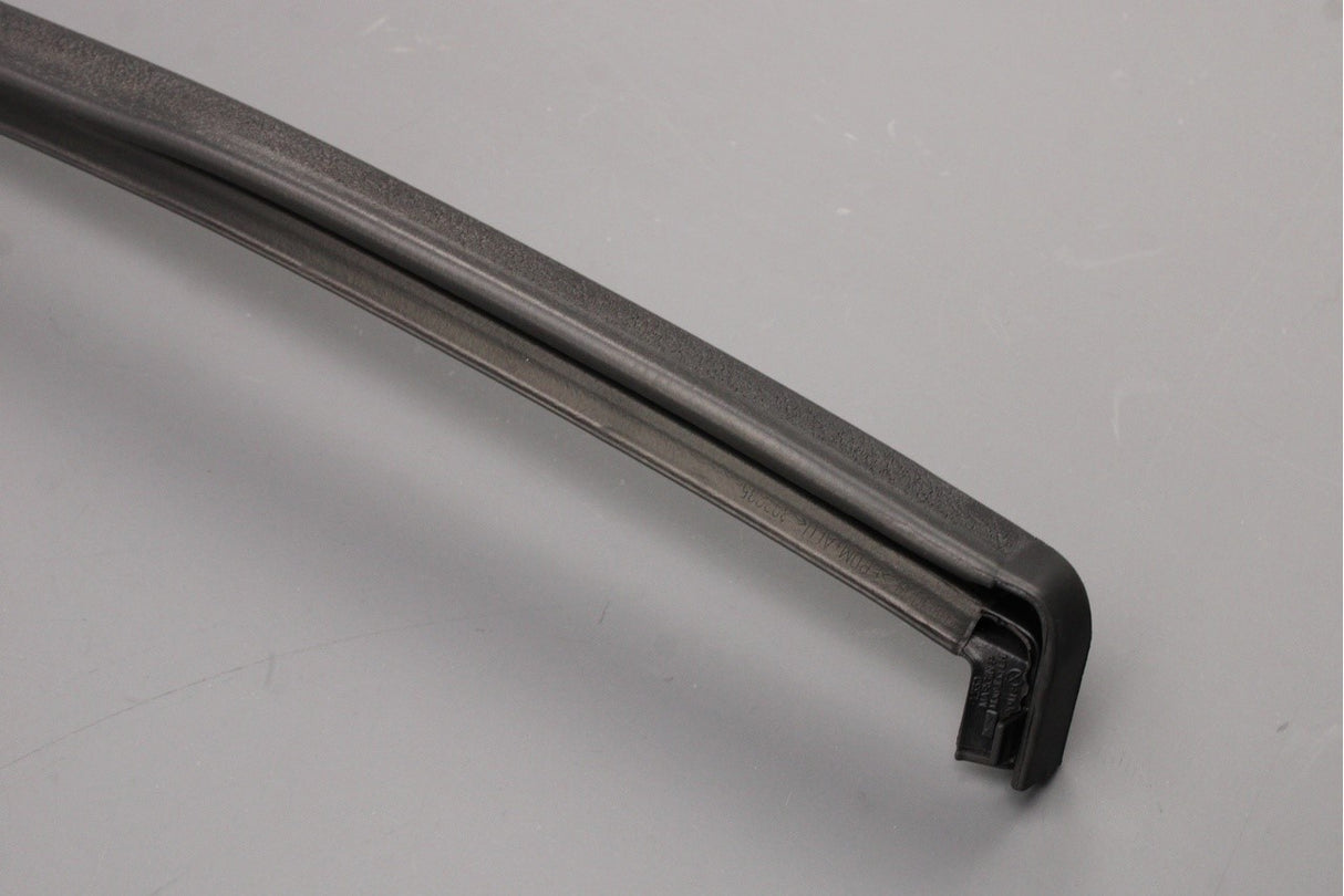 Land Rover Discovery Sport 15-on upper window seal (rear left) LR058560