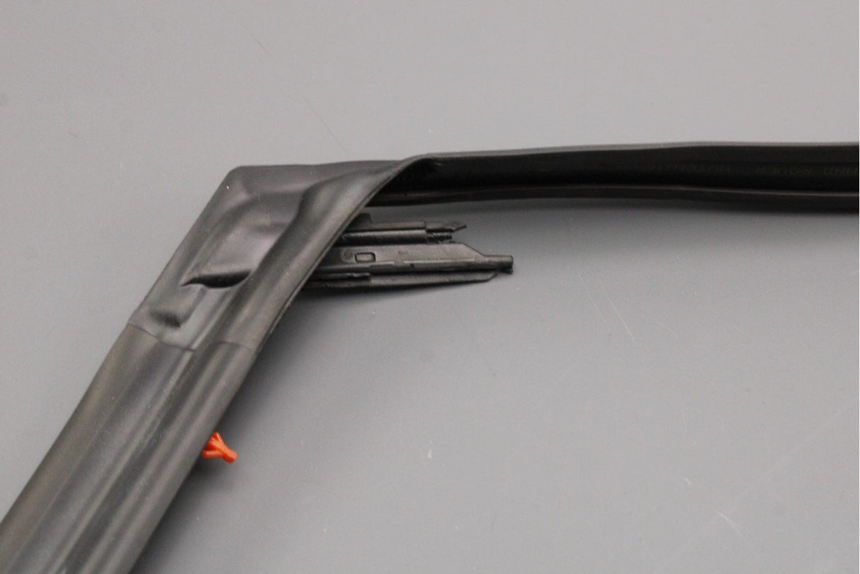 Land Rover Discovery Sport 15-on upper window seal (rear left) LR058560