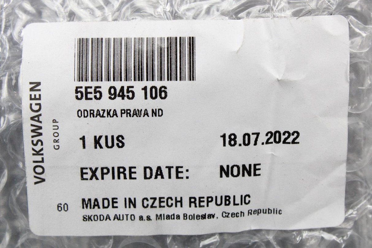 Skoda Octavia Saloon 2013-20 Rear bumper reflector (right) 5E5945106