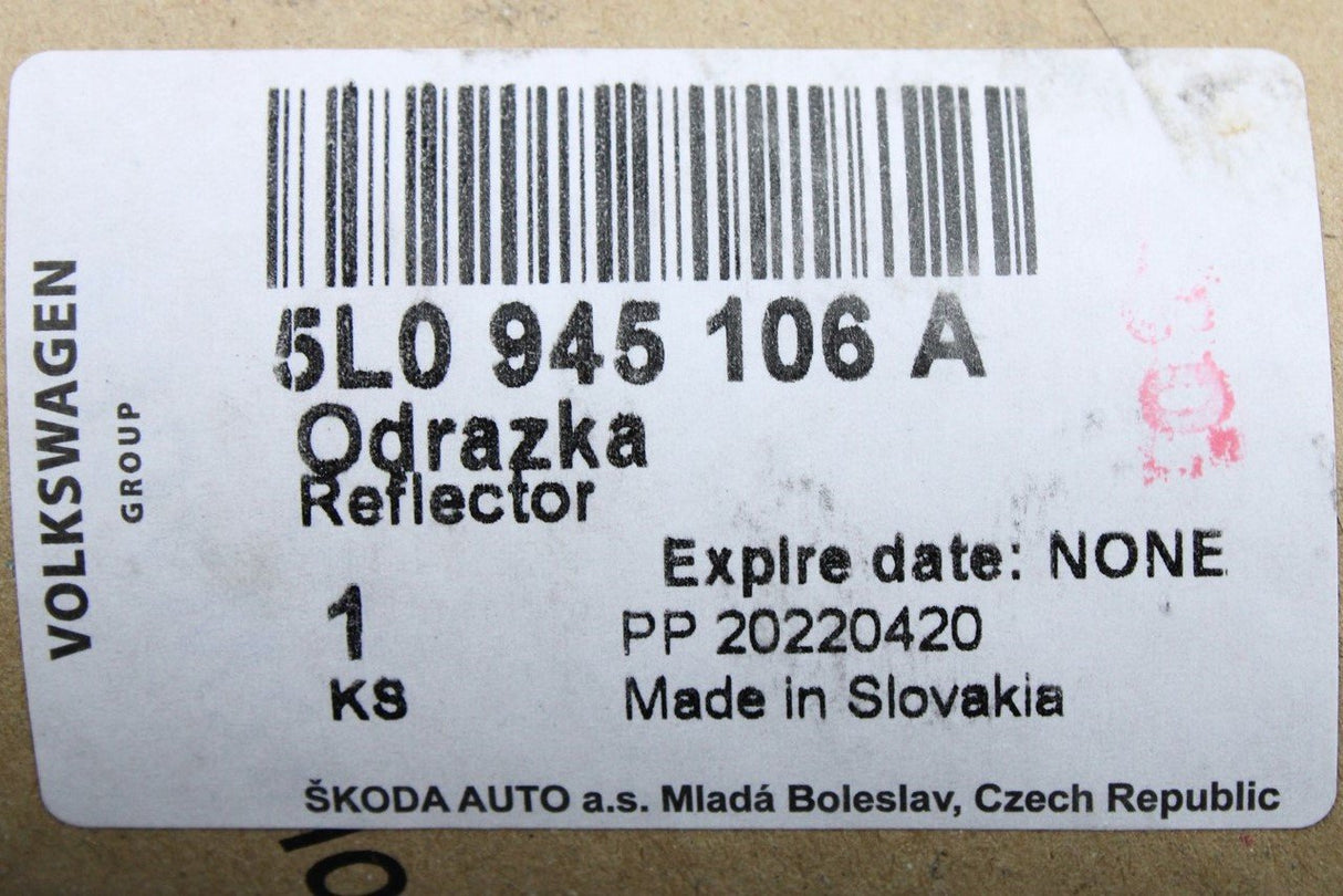 Skoda Yeti 2014-17 rear bumper reflector lens (right) 5L0945106A