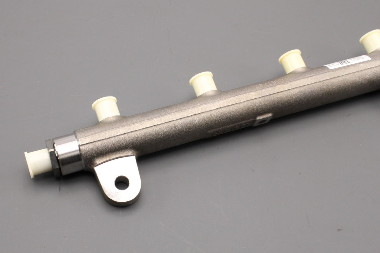 Land Rover Range Rover 2010-12 3.6 V8 diesel fuel rail (right) LR020019
