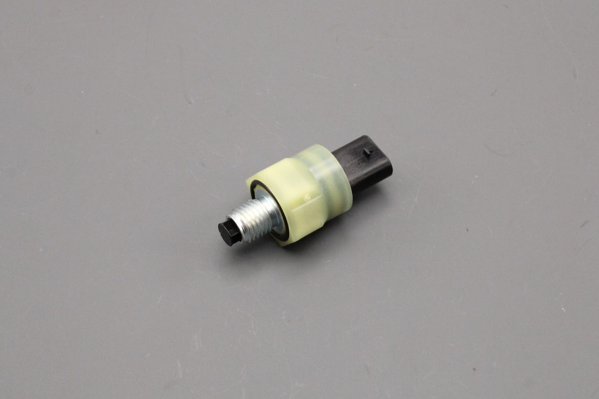 Land Rover Range Rover oil filter pressure switch LR073672