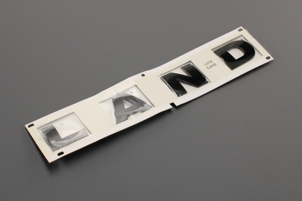 Land Rover Discovery 4 2010-16 'LAND' badge lettering (front) LR043108