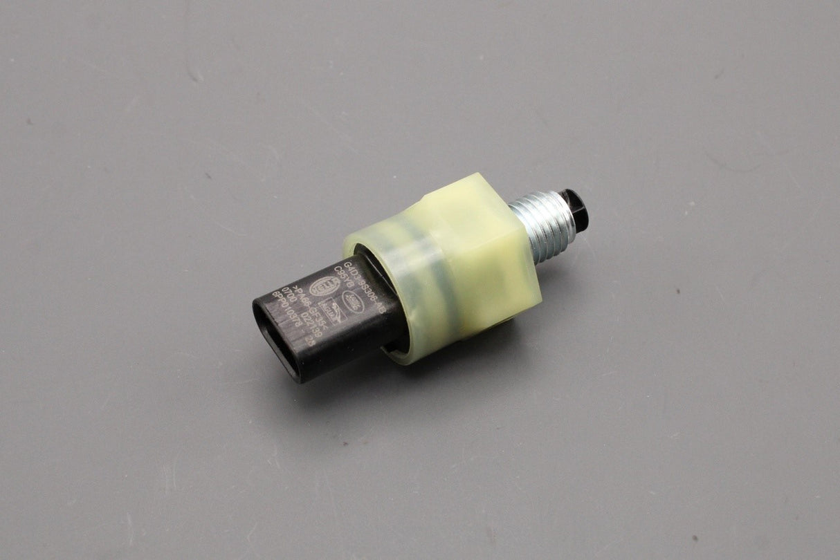 Land Rover Range Rover oil filter pressure switch LR073672
