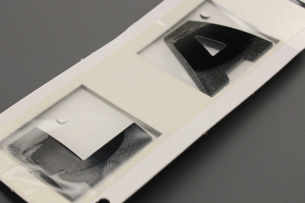 Land Rover Discovery 4 2010-16 'LAND' badge lettering (front) LR043108