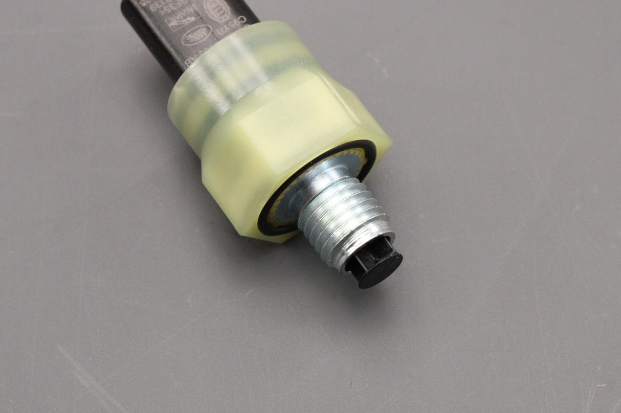 Land Rover Range Rover oil filter pressure switch LR073672