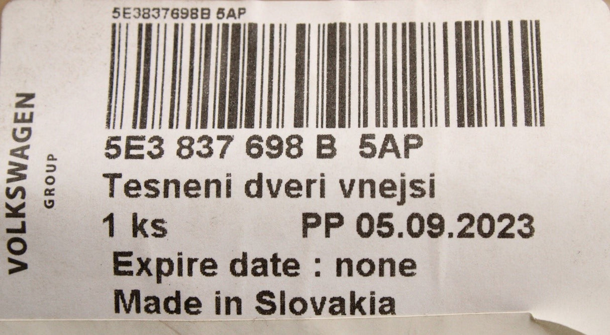 Skoda Octavia 2020-on door seal (outer front right) 5E3837698B 5AP