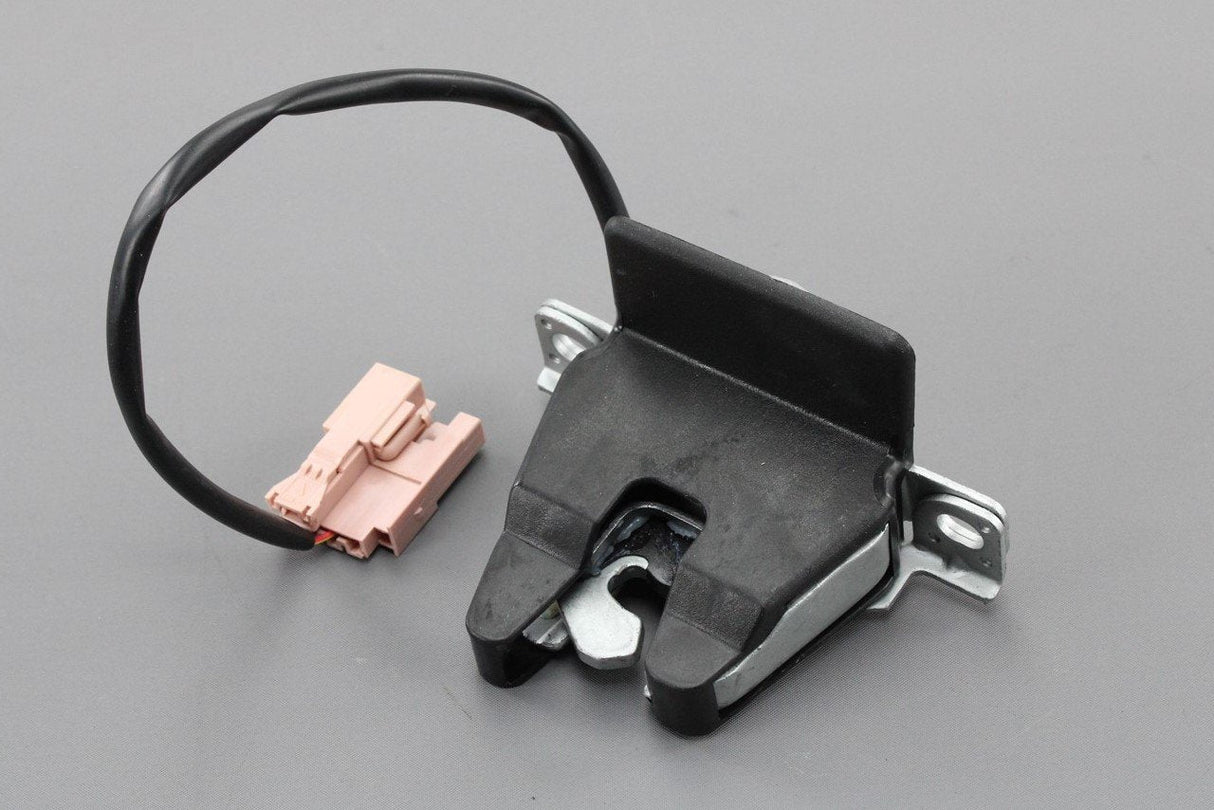 VW Fox 2005-2012 tailgate boot lid lock latch 5Z6827505AF