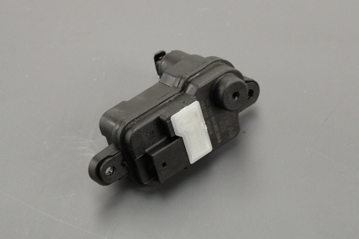 VW Audi Skoda SEAT fuel filler flap door actuator (PHEV) 8V4862159B