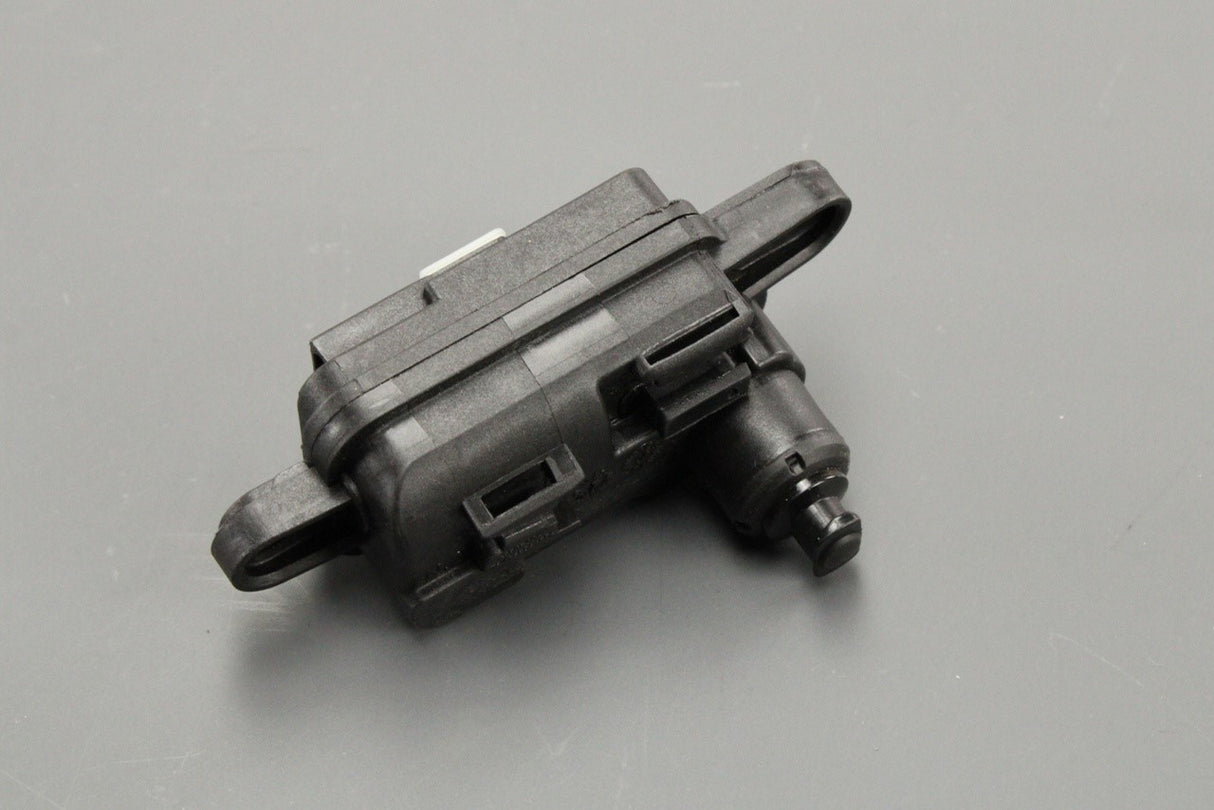 VW Audi Skoda SEAT fuel filler flap door actuator (PHEV) 8V4862159B