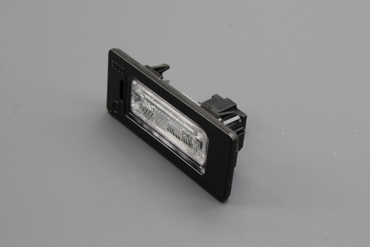 VW Passat B6 Audi TT TTS TTRS Skoda number plate light (x1) 8T0943021A