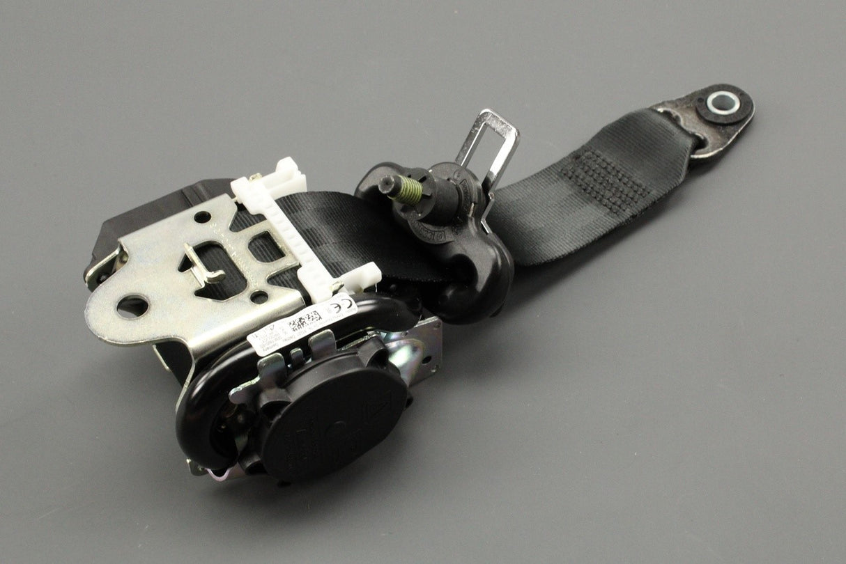 Land Rover Discovery 5 2017-on rear seat belt (right) LR081184