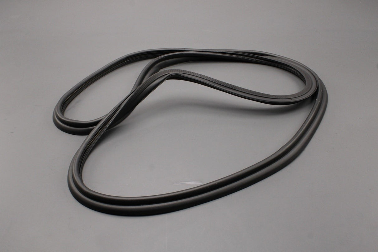 Land Rover Discovery Sport 2015-on tailgate boot lid seal LR178744