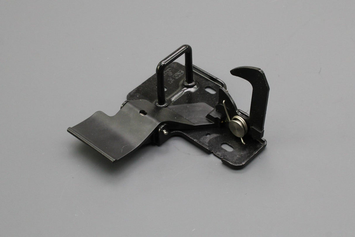 Audi Q7 2010-2015 bonnet catch hook 4L0823480A