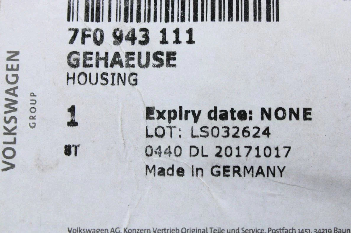 VW Transporter Pick-up T5.1 T6 rear number plate light lens 7F0943111