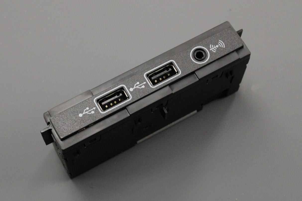 VW Tiguan Touran SEAT Tarraco USB connection port 5QF035726