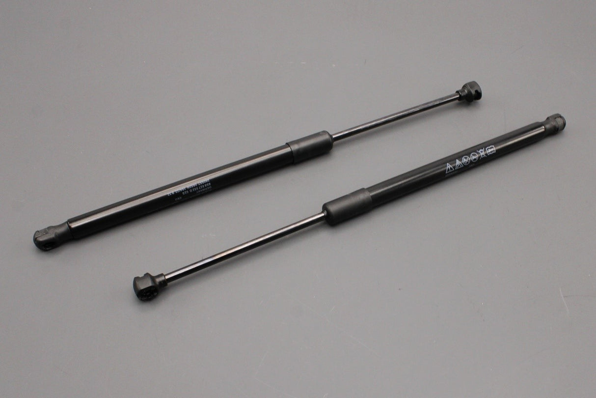 Audi TT TTS TTRS 2015-on boot lid tailgate gas struts (x2) 8S8827552D
