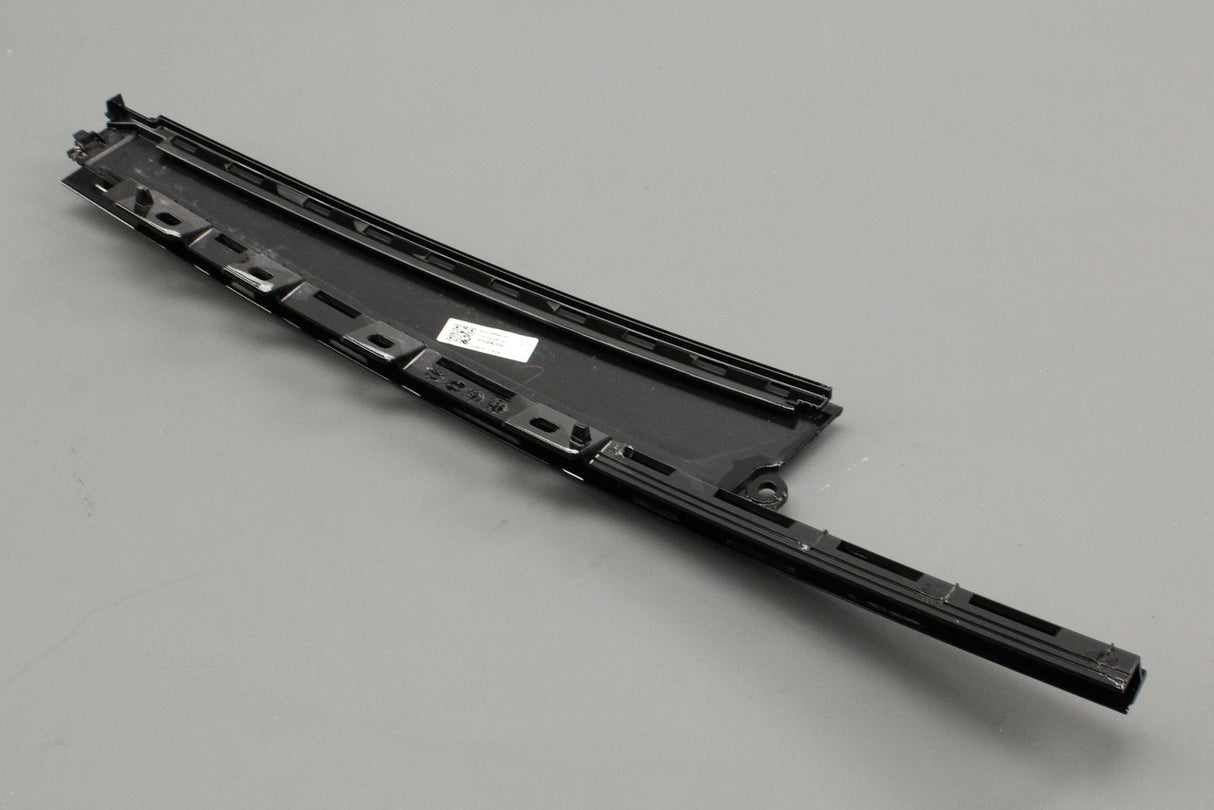 Range Rover Evoque 2019-on exterior c-pillar trim (left) LR114200