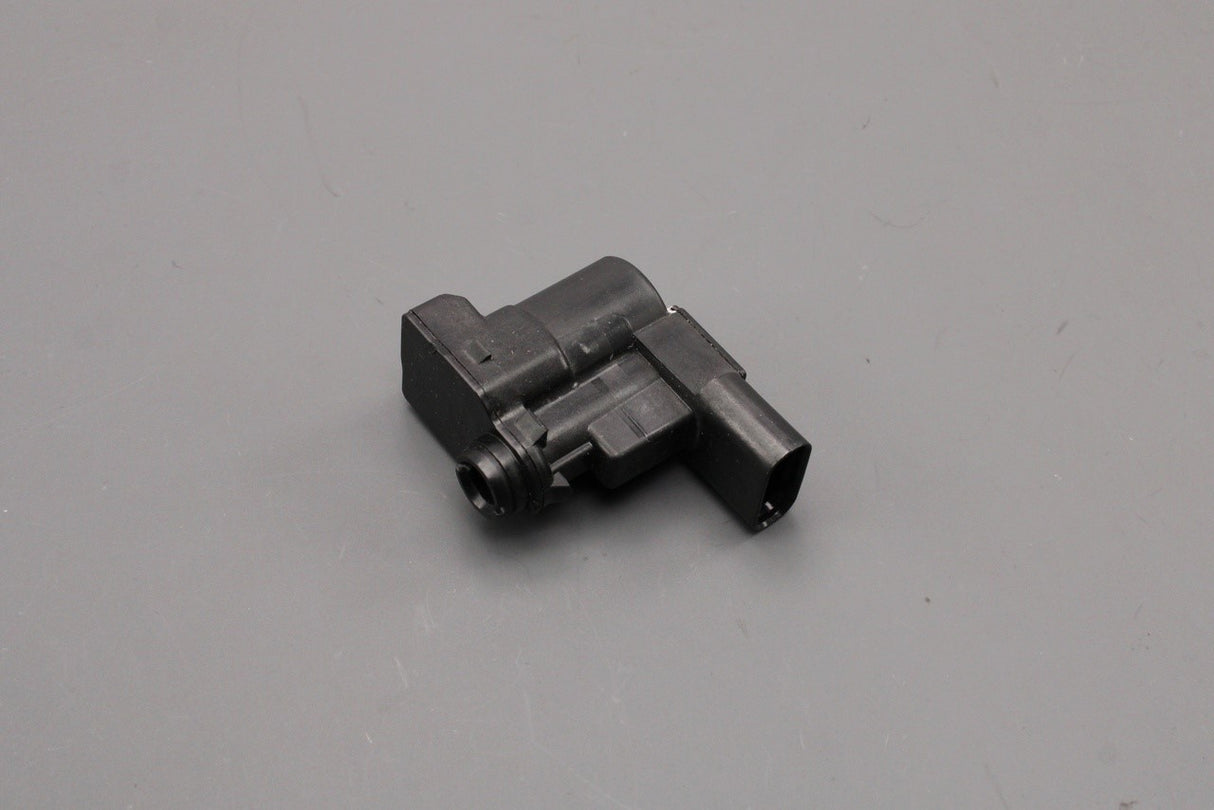 Land Rover Range Rover fuel filler flap lock actuator LR162751