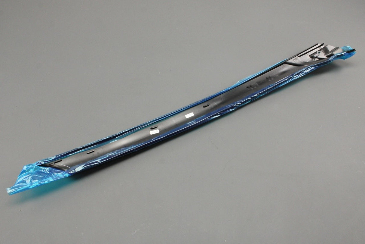 Land Rover Discovery 5 2017-on exterior A-pillar trim (right) LR148855