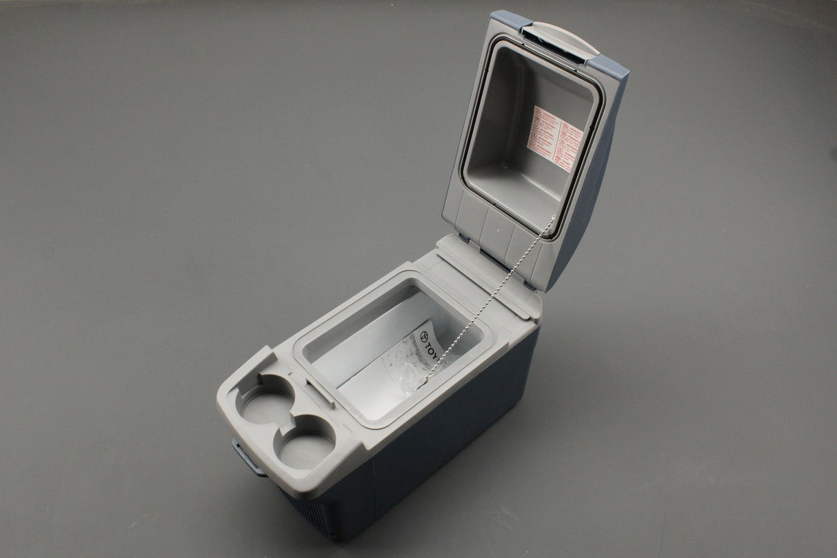 Toyota 12V slim-line cool box (7.5 litre) PZ006-06001