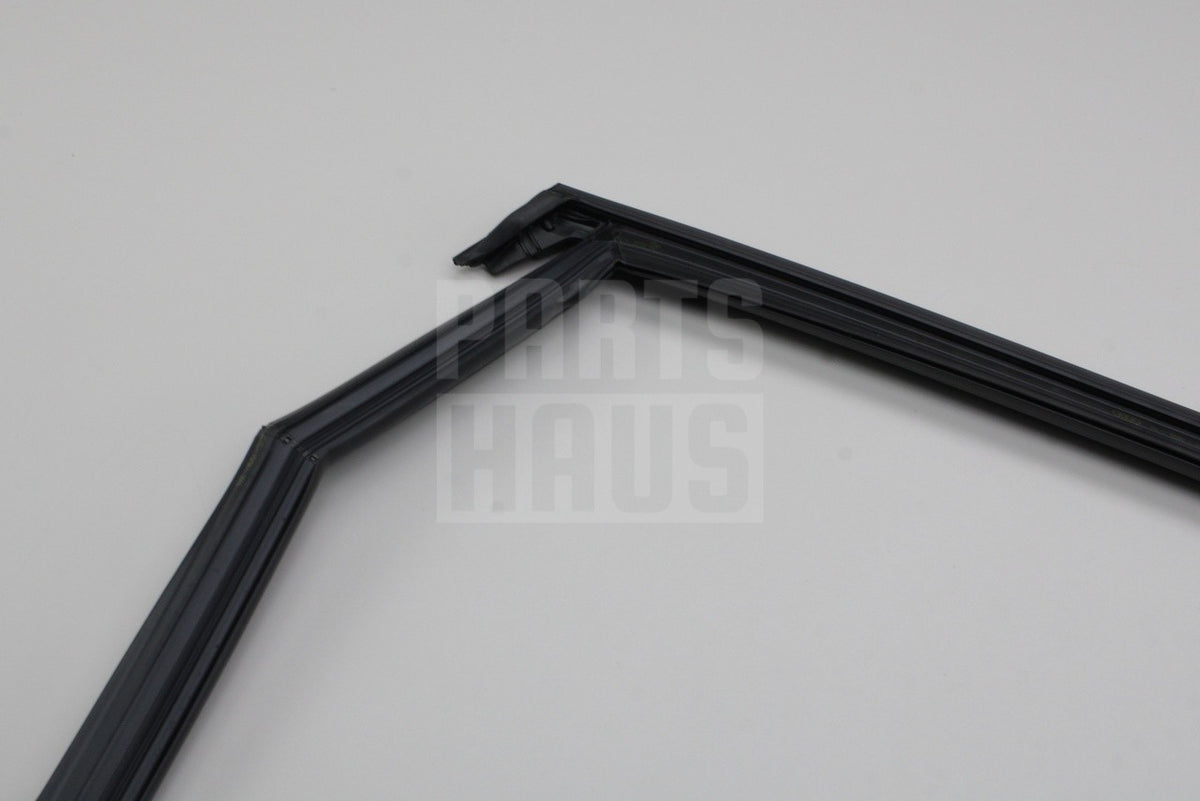 Audi Q7 2016-on rear door window guide channel (left) 4M0839431B