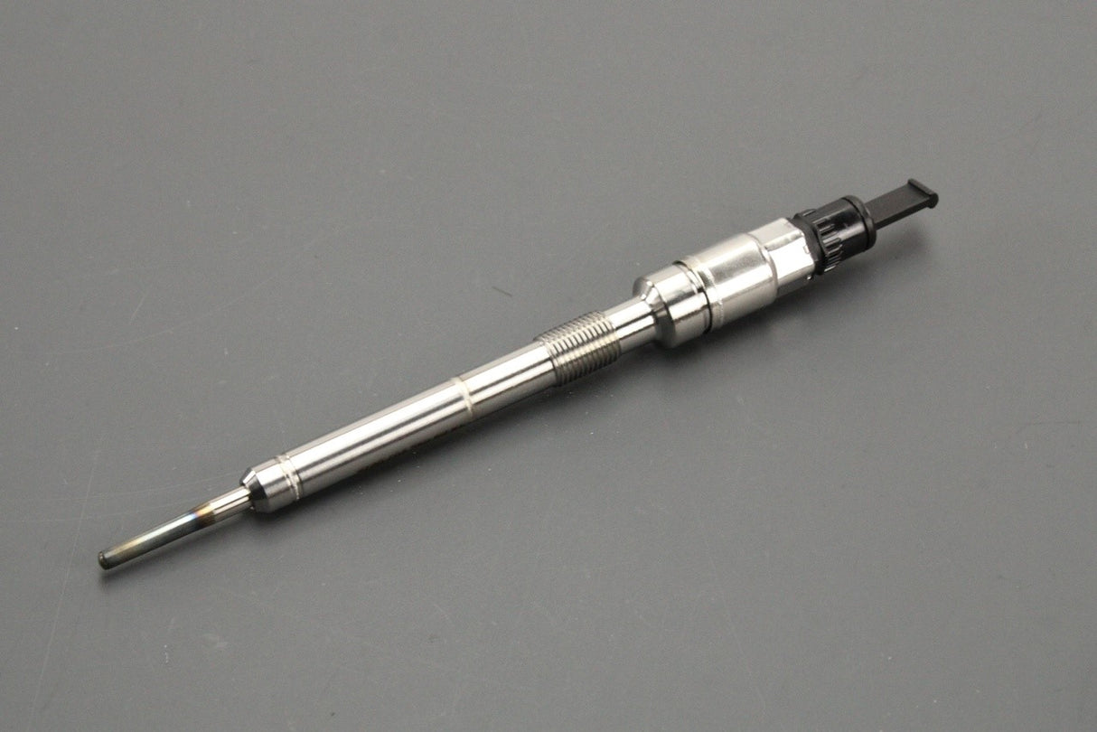 VW Golf Audi A4 Q3 Skoda SEAT glow plug with sensor (2.0 TDI) 04L905061C
