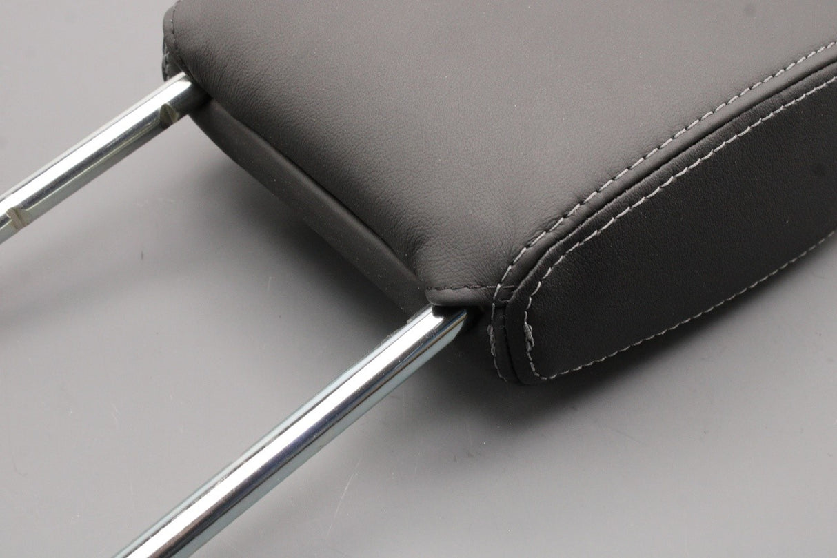 Land Rover Discovery 4 2010-2016 rear seat headrest (centre) LR015507