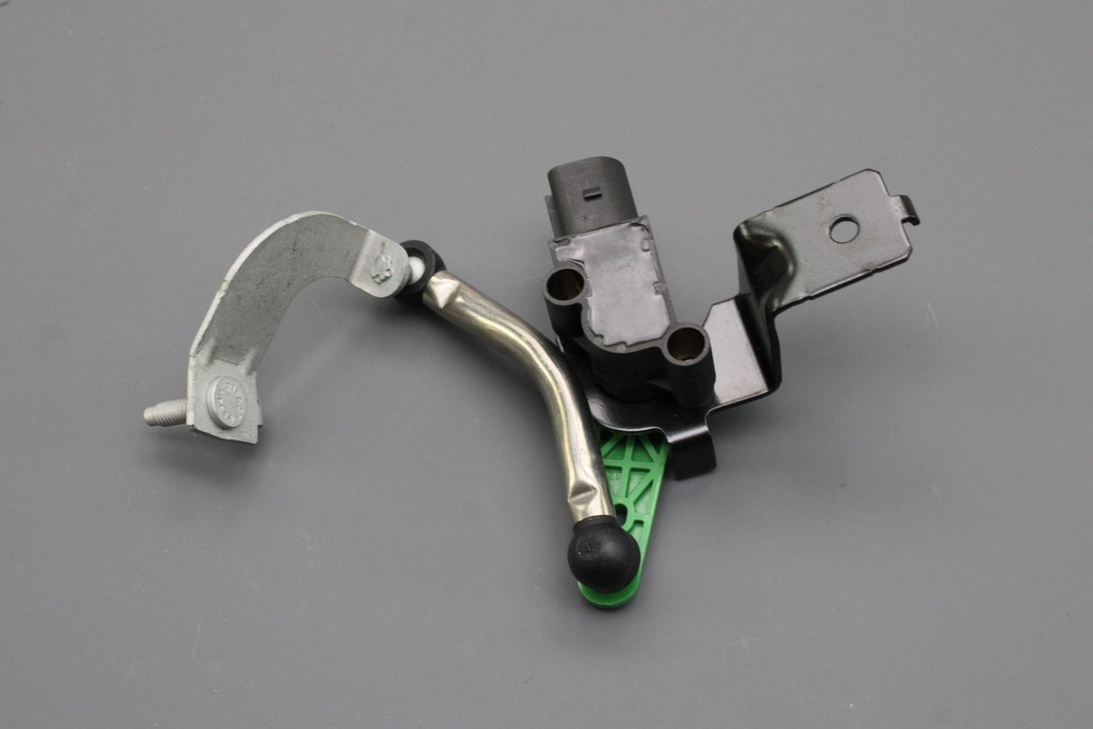 VW Golf MK6 Audi SEAT front ride height level sensor (right) 3C0412522B