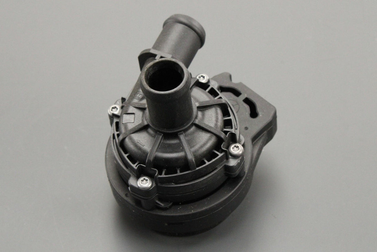 VW Amarok 2017-2022 additional coolant pump (3.0 V6 TDI) 2H6965567