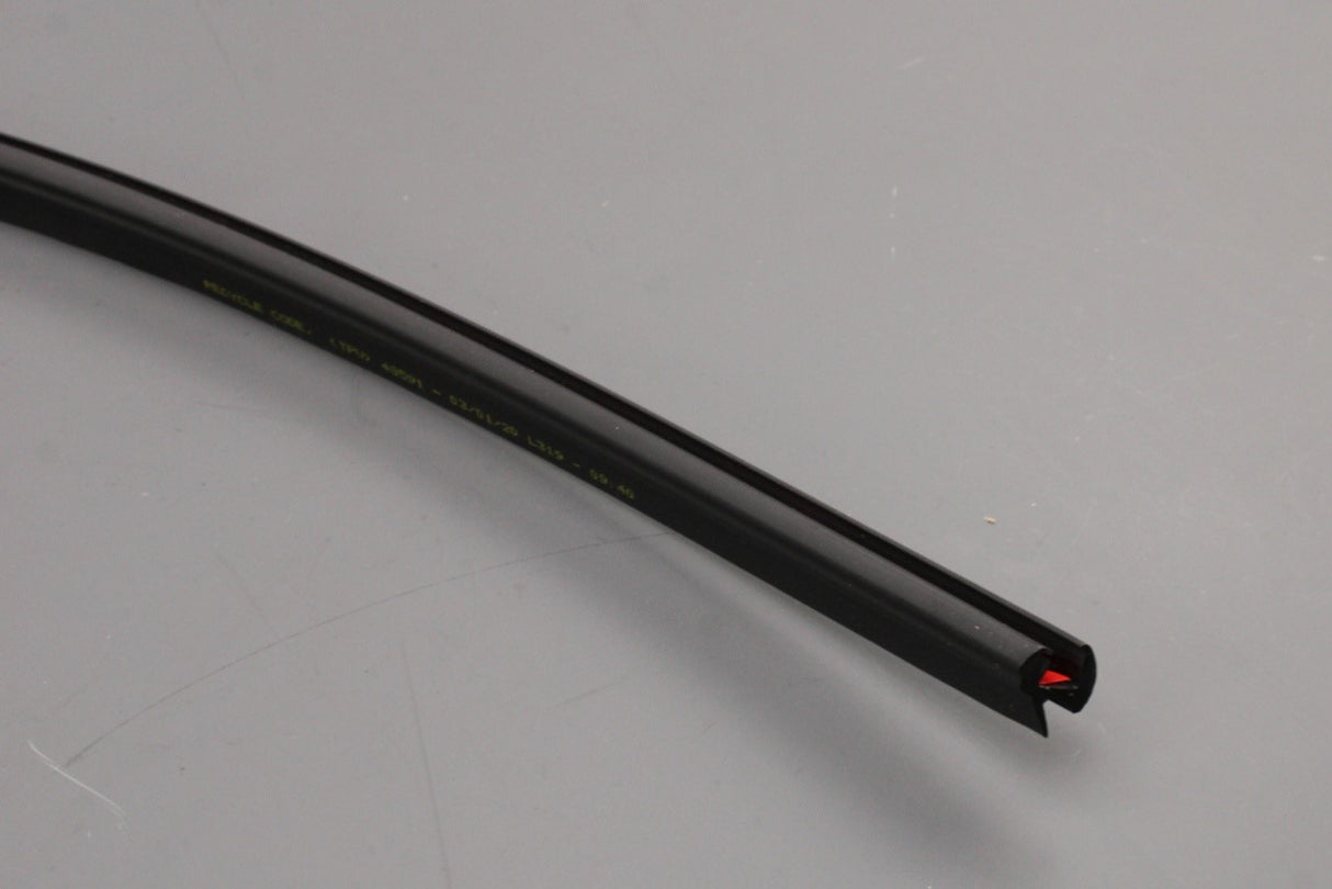 Land Rover Discovery 4 L319 2010-16 windscreen seal (upper) LR031186