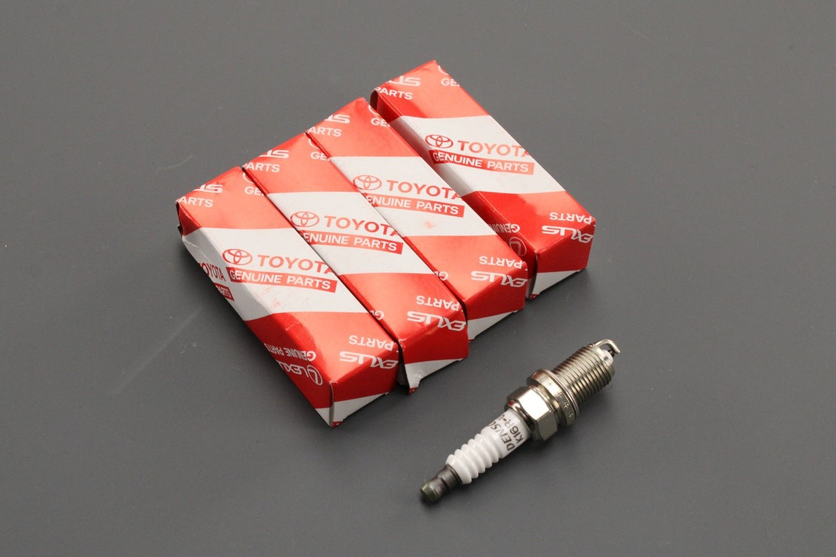 Toyota Hilux Land Cruiser Yaris spark plugs (x4) 90919-01176