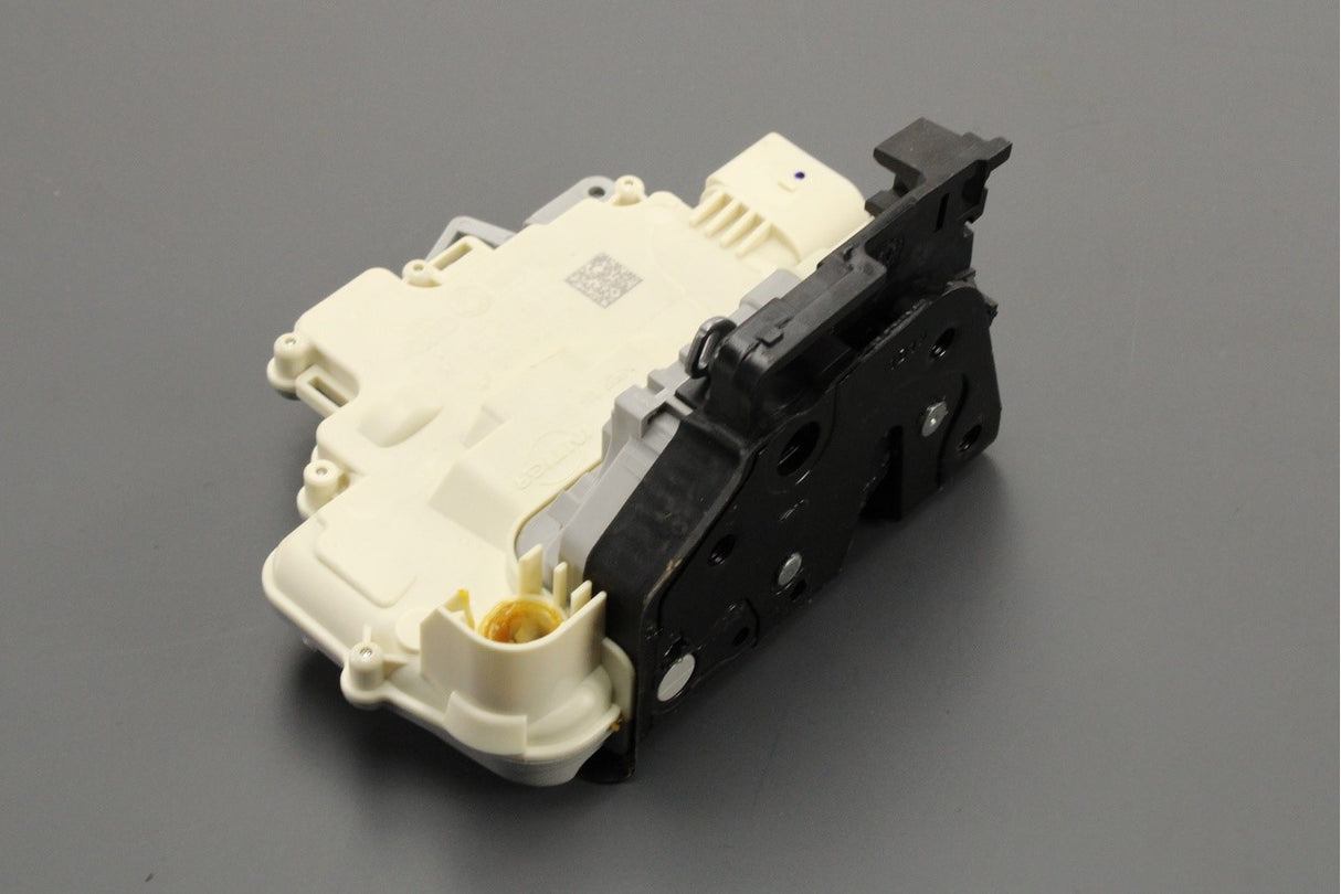 VW Passat Skoda Superb SEAT 06-15 RHD door lock (front right) 3C2837016A