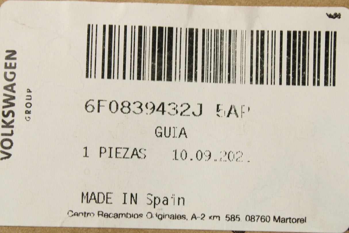 SEAT Ibiza 2018-on rear window seal guide (right) 6F0839432J 5AP